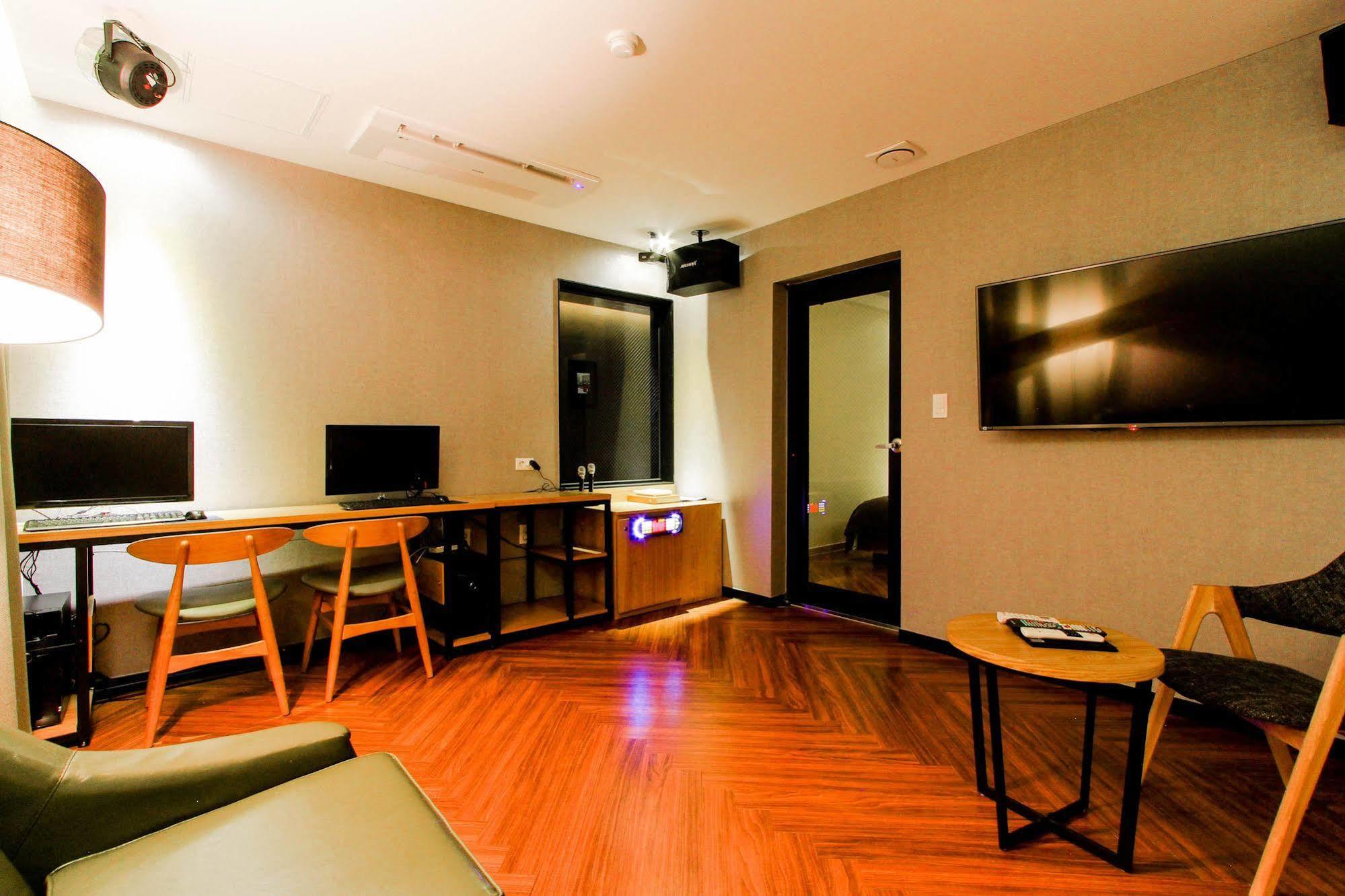 2 Heaven Hotel Seomyeon Μπουσάν Εξωτερικό φωτογραφία